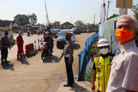 Pak Ganjar Pastikan Pembangunan Flyover Ganefo Selesai Sesuai Target - JPNN.COM