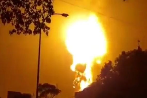 Viral Kobaran Api Pipa Gas di Bekasi, Begini Penjelasan Pertamina - JPNN.COM