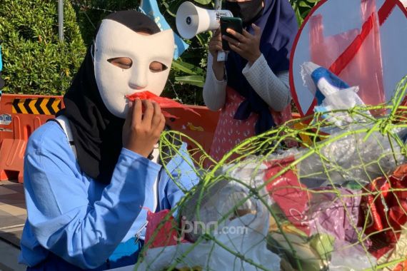 Sampah Mikroplastik Cemari Kali di Jawa Timur, Sumbernya dari Limbah Domestik - JPNN.COM
