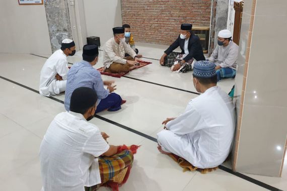 Usai Tarawih Kapolres Langsung Kumpulkan Pengurus Masjid, Bahas Masalah Ini - JPNN.COM