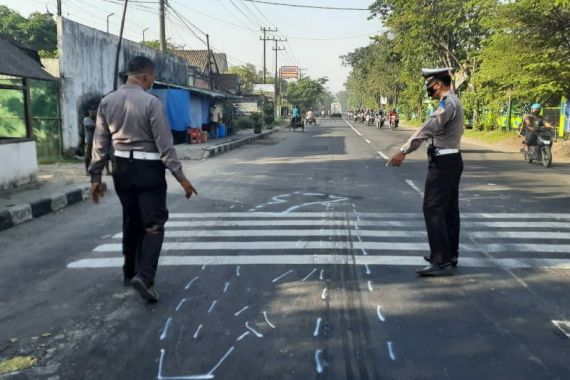 Menyerempet Motor di Depannya, Seniman Tertabrak Truk Tewas - JPNN.COM