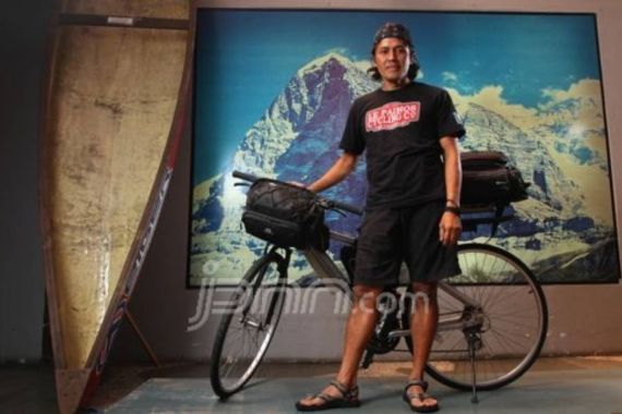Bambang 'Paimo' Hertadi Mas, Gowes Keliling Dunia dengan Sepeda Sederhana - JPNN.COM