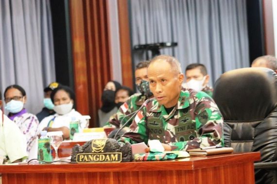Jenazah Brigjen TNI Putu IGP Dani NK Dievakuasi ke Beoga - JPNN.COM