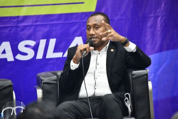 Yan Mandenas: Penyelesaian Kekerasan di Papua Harus Melalui Jalan Dialog dan Rekonsiliasi - JPNN.COM