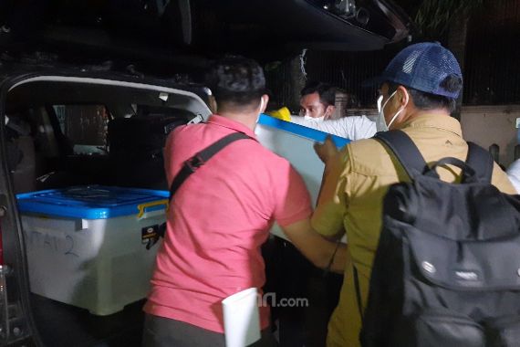 Geledah Bekas Markas FPI, Polisi Bawa 3 Boks Barang Bukti - JPNN.COM