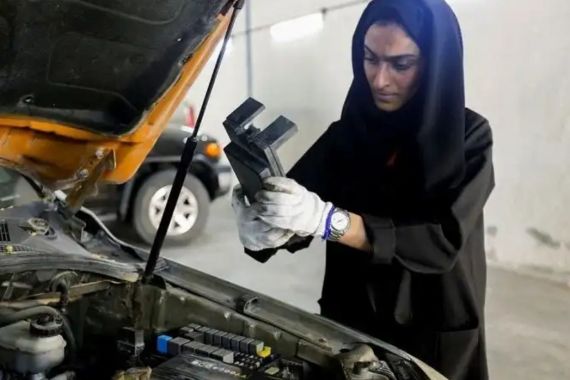 Perempuan Ini Bikin Geger Masyarakat Uni Emirat Arab - JPNN.COM
