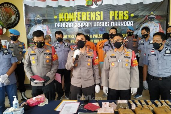 TTS dan W Tergiur Upah Rp15 Juta, Kini Nasib Kurir Narkoba Ini Menyedihkan - JPNN.COM