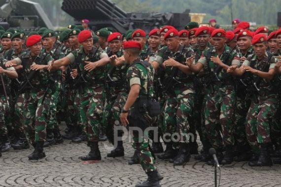 TNI dari Kodam Hasanuddin Bantu Polisi Amankan Demo Mahasiswa Hari Ini - JPNN.COM