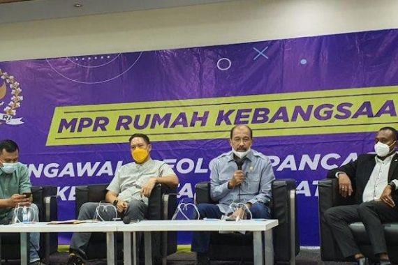 Nono Sampono: Maaf, Menyelesaikan Masalah Papua tidak Cukup dengan Hukum dan Senjata - JPNN.COM