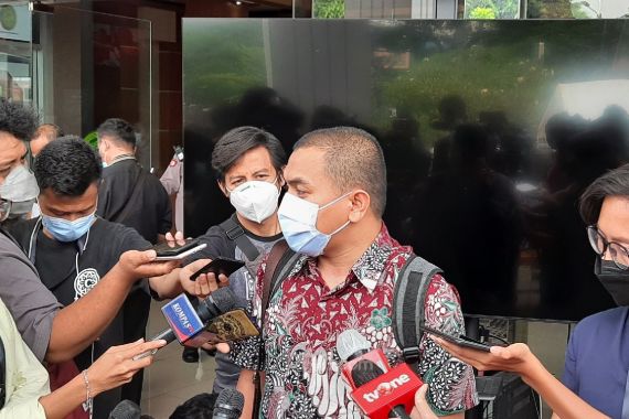 Aziz Yanuar Sebut tak Ada Bukti Kuat Munarman Terkait Tindak Pidana Terorisme - JPNN.COM