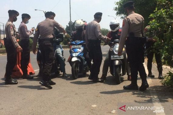 Pintu Masuk ke Karawang Mulai Dijaga Ketat - JPNN.COM