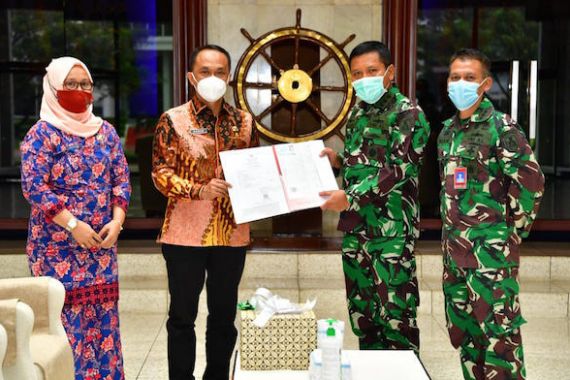TNI AL Terima 53 Dokumen Akta Kematian Prajurit KRI Nanggala-402 - JPNN.COM