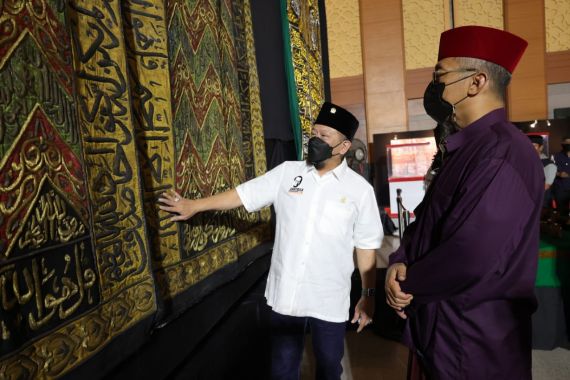 Kunjungi Pameran di JIC, Ketua DPD RI Kagumi Artefak Peninggalan Rasulullah SAW - JPNN.COM