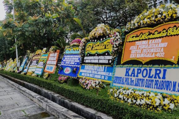 Kiriman Karangan Bunga untuk Prajurit KRI Nanggala 402 Terus Mengalir, Nih Fotonya - JPNN.COM