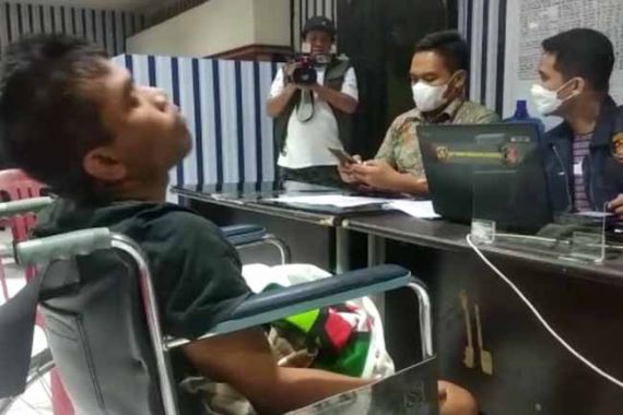 Erwin Sudah Ditangkap, Sekarang Terduduk di Kursi Roda, Terima Kasih, Pak Polisi - JPNN.COM
