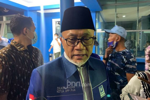 Ketum ProJo Hadir Saat Agenda KIB, Zulkifli Hasan: Tanya Pak Airlangga - JPNN.COM