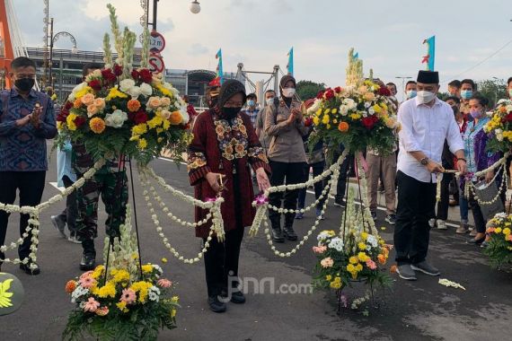Impian Bu Risma Terwujud, Jembatan Sawunggaling Diresmikan - JPNN.COM