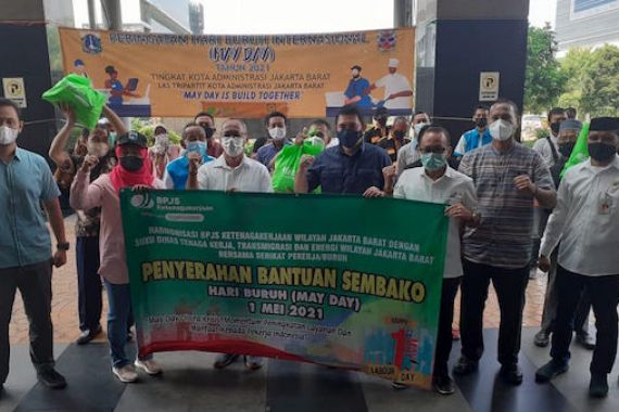 May Day Era Pandemi, BPJamsostek Bagikan 18.798 Paket Sembako Kepada Pekerja - JPNN.COM