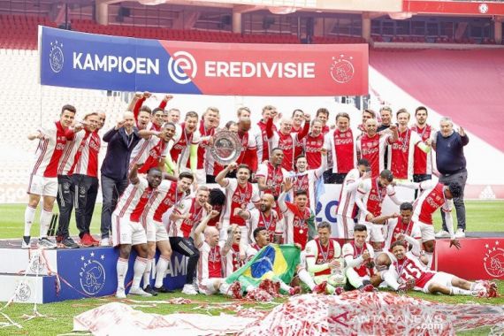 Ajax Juara Liga Belanda, 3 Klub Masih Bersaing Rebut Tiket Liga Champions - JPNN.COM