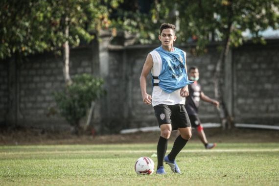Pemain Berdarah Karo Asal Bali United Gabung ke Klub Anak Presiden - JPNN.COM