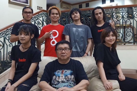 Log Zhelebour Siap Orbitkan Band Baru asal Surabaya - JPNN.COM