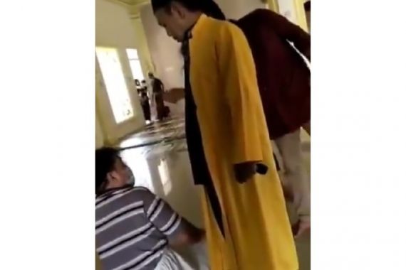 Bu Camat Ungkap Fakta Video Pria Diusir dari Masjid Karena Pakai Masker, Oh Ternyata - JPNN.COM