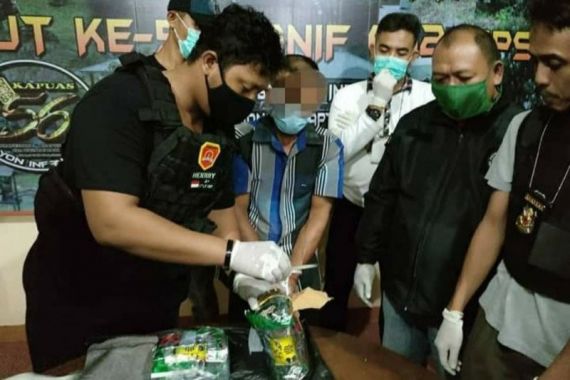 Satgas TNI Menggagalkan Penyelundupan 1,7 Kilogram Sabu-Sabu - JPNN.COM