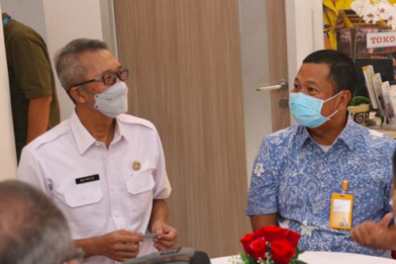 Kemenkes Beri Vaksin COvid-19 untuk Pensiunan TNI-Polri Nasabah Bank Mandiri Taspen - JPNN.COM