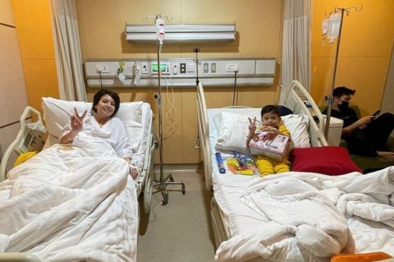 Tya Ariestya dan Anak Dilarikan ke Rumah Sakit, Ini Sebabnya - JPNN.COM