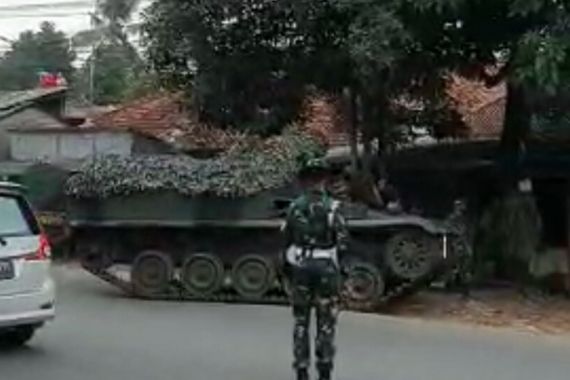 Kapendam Jaya Jelaskan Soal Tank TNI Disebut Ikut Menyekat Pemudik - JPNN.COM