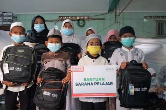 NU Care dan Alfamart Salurkan Paket Belajar untuk Siswa Yatim dan Duafa - JPNN.COM