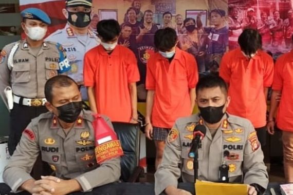 Top, Polisi Tangkap Komplotan Maling Pembobol Minimarket Kurang dari 12 Jam - JPNN.COM