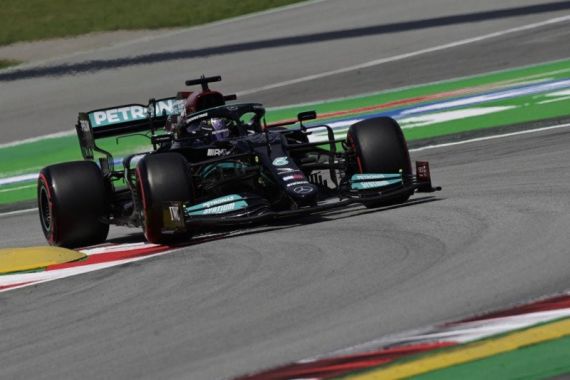 Lewis Hamilton Percaya Diri dengan Performa Balap W14 F1 2023 - JPNN.COM