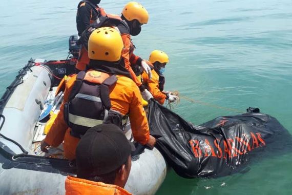 Jasad Pemuda yang Loncat ke Laut Ditemukan Mengapung di Pantai Labu - JPNN.COM