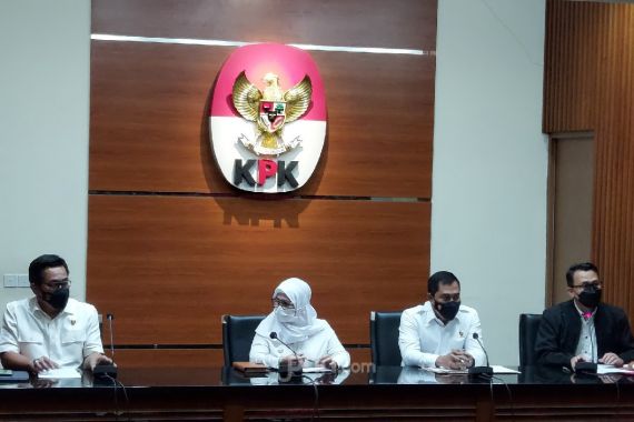 Bupati Nganjuk dan Sejumlah Camat Ditetapkan Sebagai Tersangka - JPNN.COM