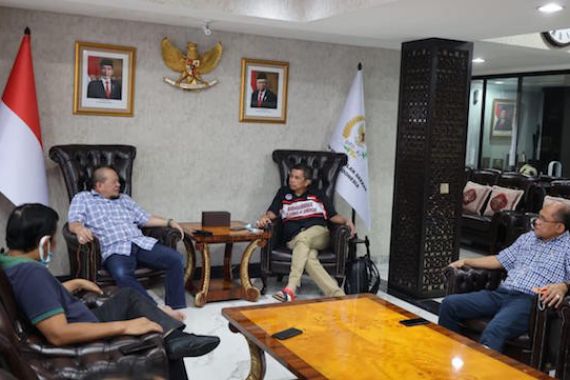 Ketua DPD RI dan Hinca Pandjaitan Bersilaturahmi Jelang Momen Idulfitri - JPNN.COM