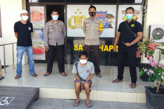RU Garang Ancam Bunuh Sang Ibu Pakai Pisau, Begitu Dijemput Polisi Langsung Ciut Begini, Lihat - JPNN.COM