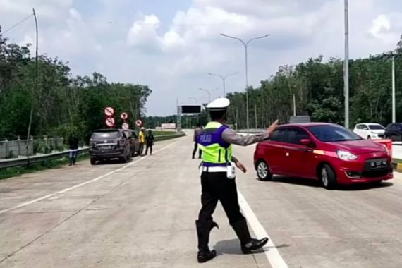 Penyekatan di Tol Trans Sumatera, Ini Total Kendaraan yang Disuruh Putar Balik - JPNN.COM