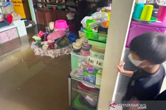 Lebaran Hari Pertama, Kota Sampit Dikepung Banjir - JPNN.COM