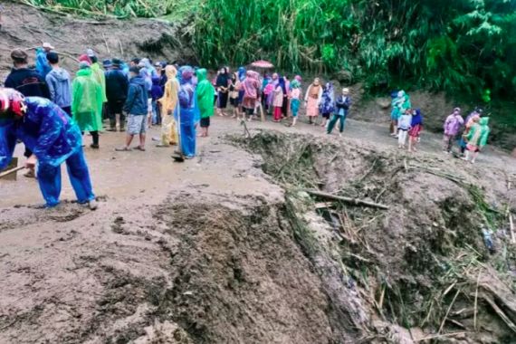 Banjir Bandang Sapu Nagari Bukik Batabuah, Ladang dan Kebun Warga Rusak - JPNN.COM
