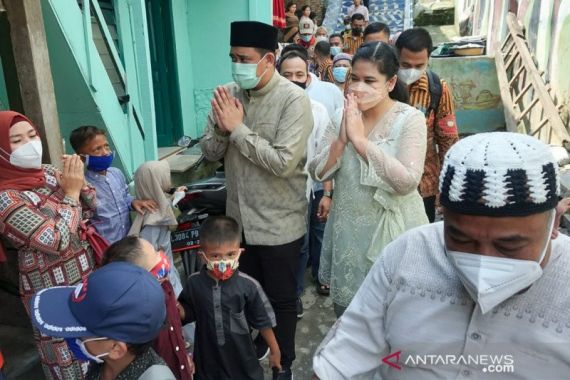 Bobby Nasution Mendapat Kabar tentang Nasib Warganya, Langsung Bergerak Bersama Istrinya - JPNN.COM