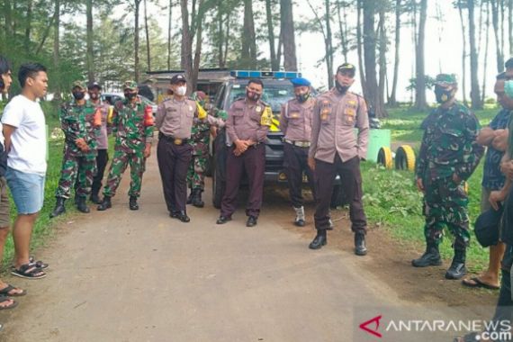 Polisi dan Pasukan Koramil Datang, Warga Langsung Bubar - JPNN.COM