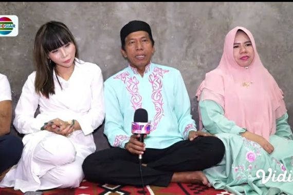 Lagi Asyik dengan Rohimah, Kiwil Salah Tingkah Saat Eva Datang - JPNN.COM