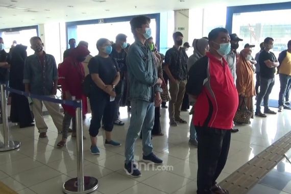 Calon Penumpang di Terminal Pulogebang Membeludak, Ada yang Reaktif Covid-19 - JPNN.COM