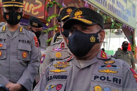 Irjen Fakhiri Kerahkan 2 Regu Brimob ke Yalimo Usai Pembakaran Kantor KPU - JPNN.COM