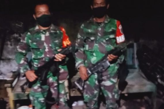 Polsek Candipuro Dibakar Massa, Irjen Hendro Apresiasi Kesigapan 2 Anggota TNI Ini - JPNN.COM