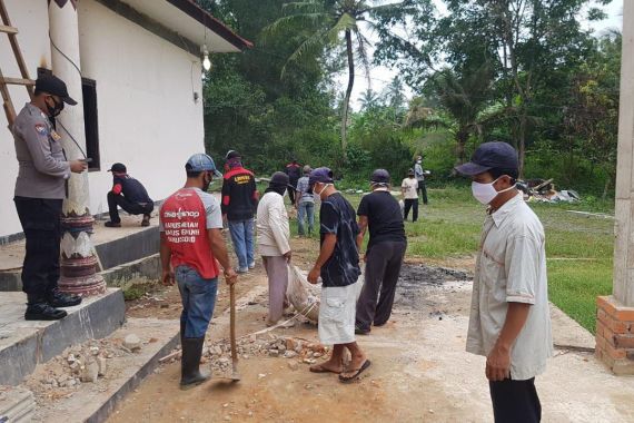 Kantor Polsek di Lampung Dibakar Warga, Komjen Arief Bilang Begini - JPNN.COM