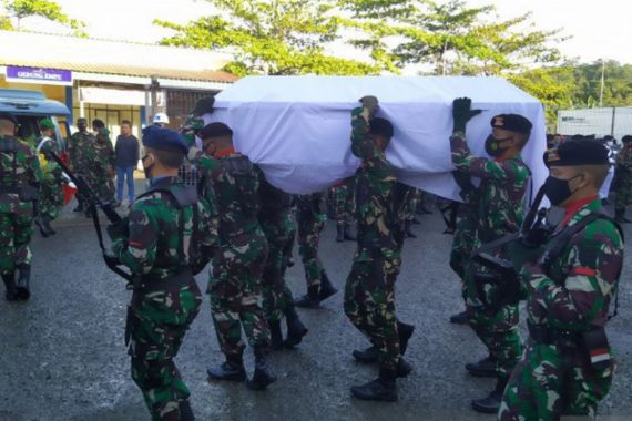 Jenazah Dua Anggota TNI yang Meninggal di Papua Tiba di Maluku - JPNN.COM