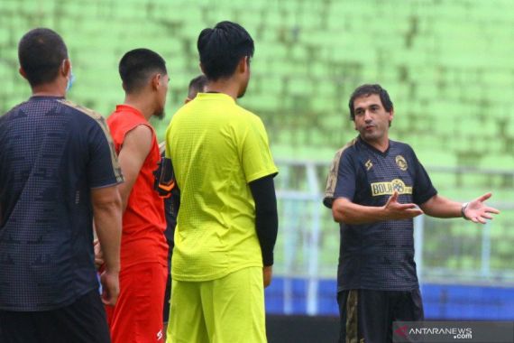 Hasil Piala Menpora jadi Bahan Evaluasi Pelatih Arema - JPNN.COM