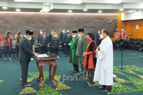 Bamsoet Pimpin Sumpah Jabatan Dua Anggota MPR dari Golkar dan PDIP - JPNN.COM